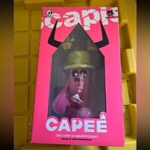 Kidrobot Escapism Capee - new in box